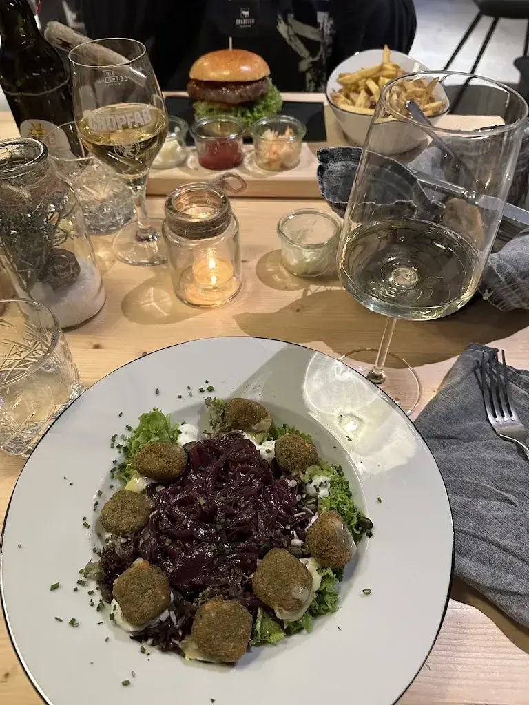 Brittany Garland_Alfred's Restaurant - Trauffer Switzerland_Hofstetten bei Brienz_avis