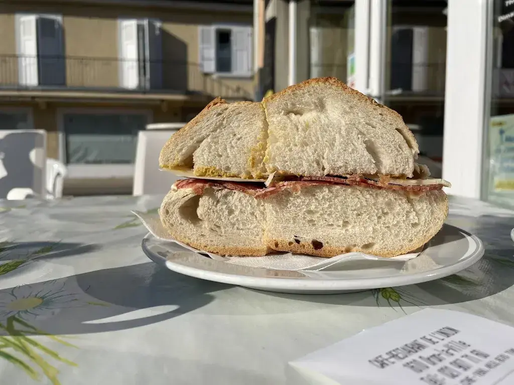 Carlo Tonello_Café Restaurant Union_Oron_review