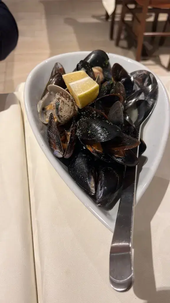 mara canepel_Osteria im Schärme_Hofstetten-Flüh_avis