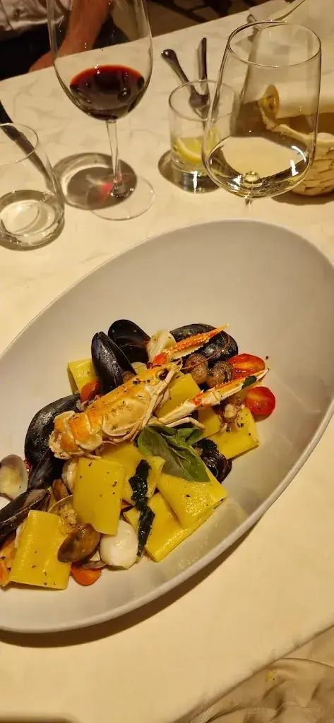 Laurentiu Dragavei_Osteria im Schärme_Hofstetten-Flüh_avis