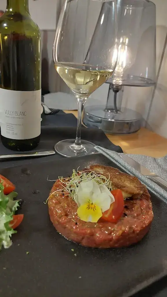 Diana Cristo_Hôtel de Ville - Grandcour_Grandcour_review