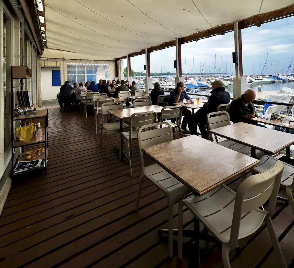 Sebastian Reiz_Café du Port_Rolle_review