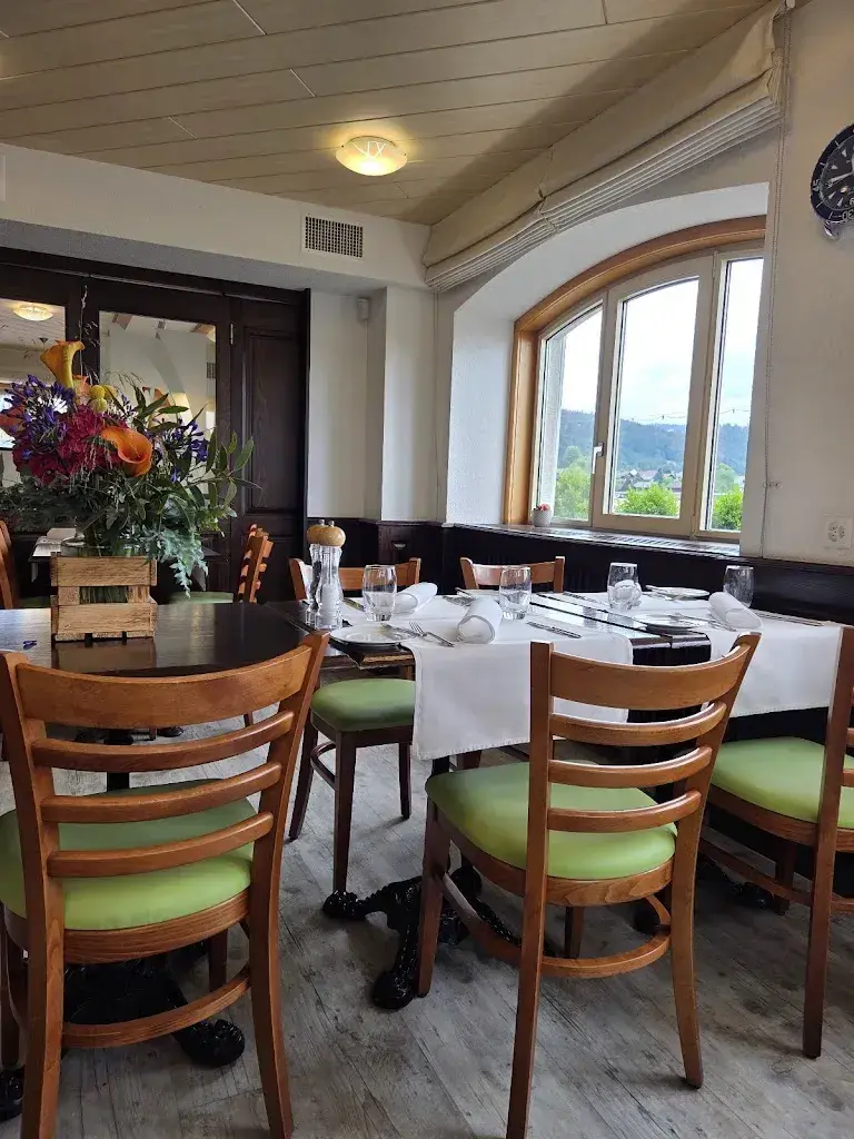 Barefoot Centipede_Restaurant du Lac_Le Pont_avis