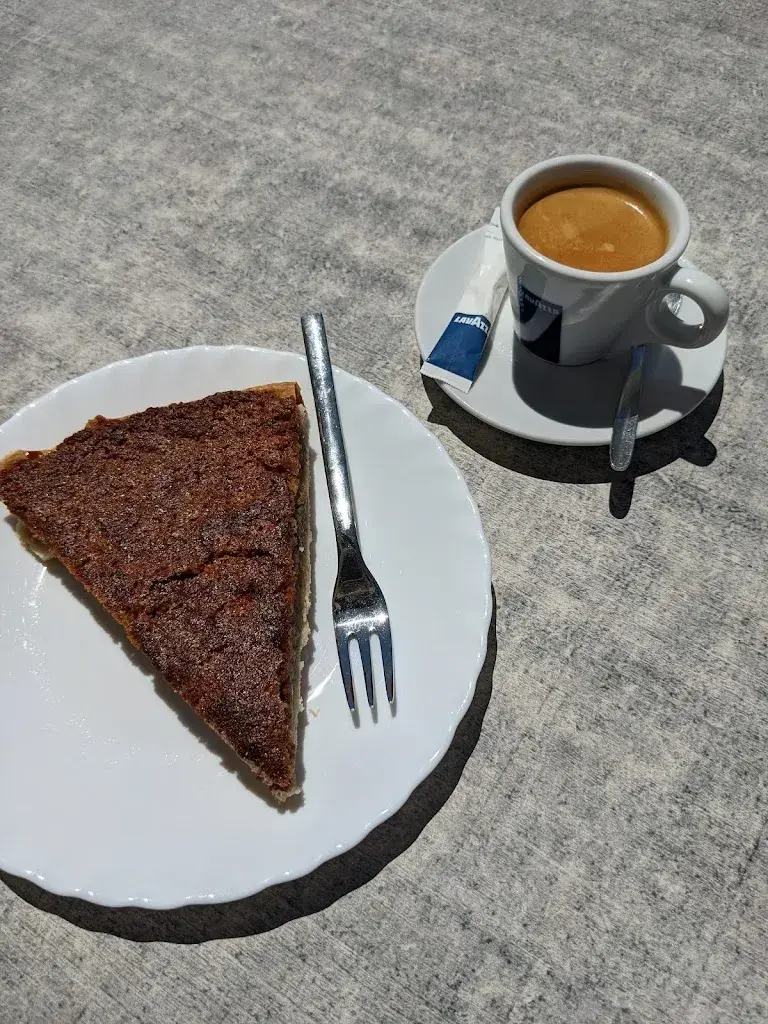 Benedict Sommer_Tea-room Crêperie La Chenoille_Le Pont_review