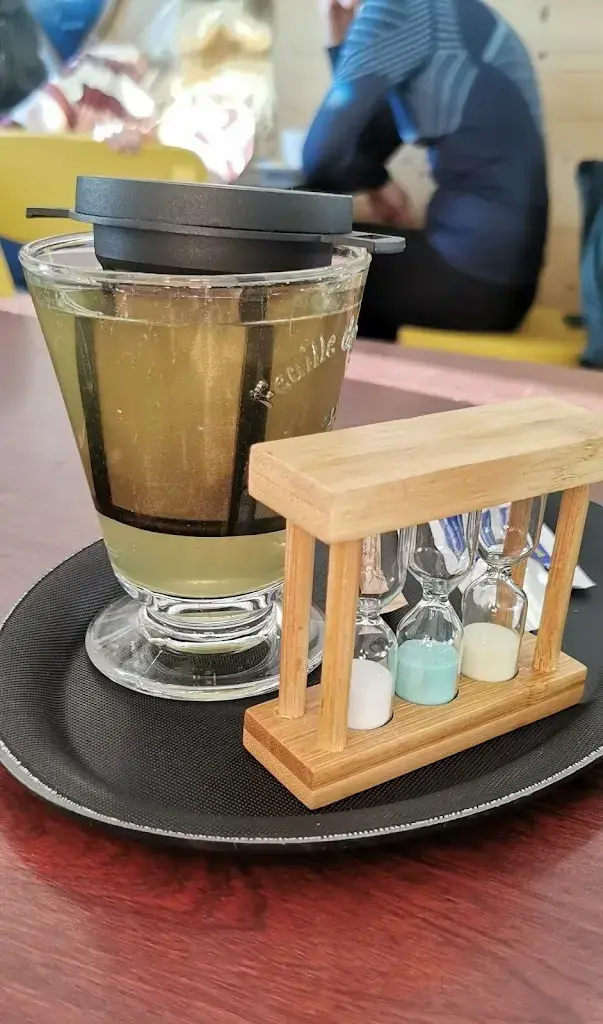 Nipawan Barilier_Tea-room Crêperie La Chenoille_Le Pont_review