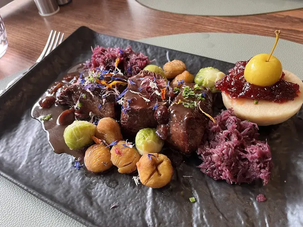 Yurie Izawa_Restaurant de l'Hôtel de Ville_Le Lieu_recensione