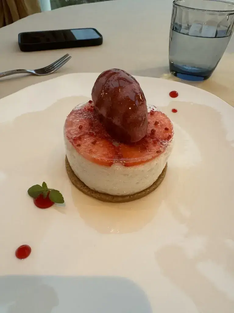 Levi Elekes_Le Trianon_Le Mont-Pèlerin_reseña