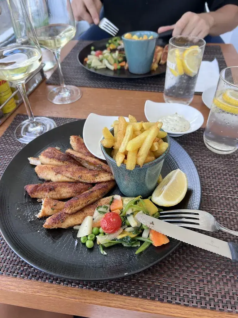 Azul Villarroel_Restaurant Vevey Corseaux Plage_Corseaux_reseña