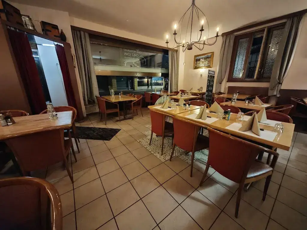 Aey-Hathaichana Sirikat _Restaurant Chez john The Roadhouse_Montreux_review