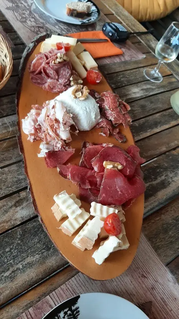 Bluette Monbaron_Alpage de la Neuve, Rte de Ste Hélène, 1807 Blonay_Blonay_review