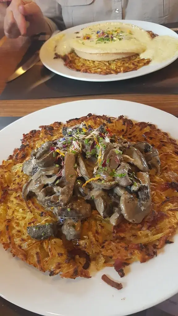 Karina & Ewan McTeague/Malcolm_Restaurant de La Châ_Saint-Légier-La Chiésaz_review