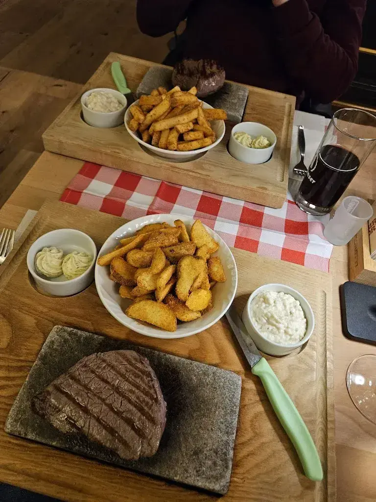 Anja Fischer_Kafi Glungge Pub_Kirchberg_review