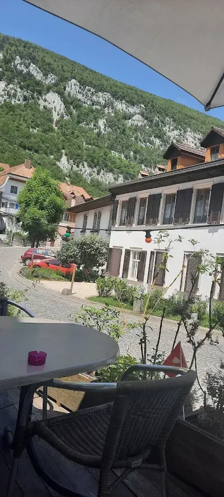 MONIKA T._Restaurant La Prusse_Orvin_avis