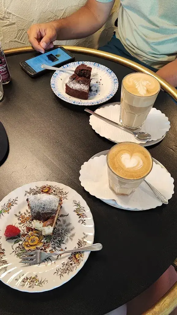 Barbora Hynkova_KaffeeKlatsch Brig_Brig-Glis_recensione