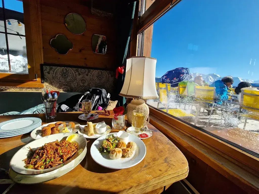 Novie Charleen Magne_Restaurant Olymp_Belalp_avis