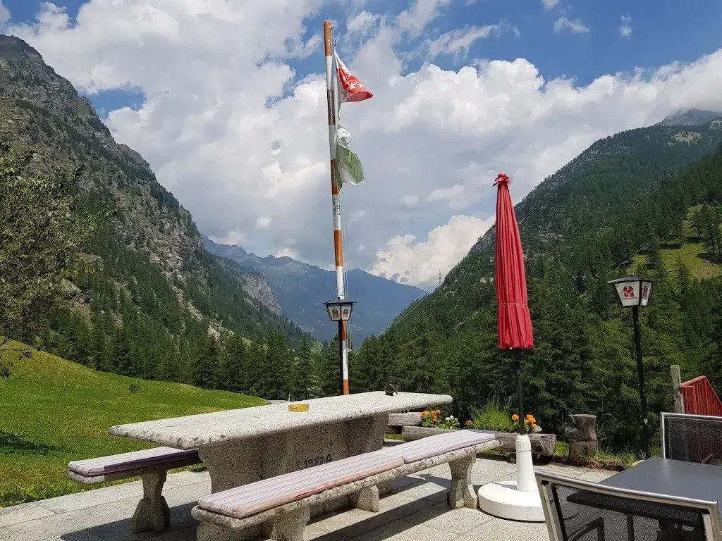 sheila lehmann_Berggasthof Bord, Zwischbergen_Zwischbergen_avis