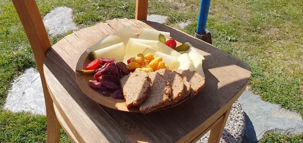 Regina Wyss_Kiosk Lüsga_Naters_review