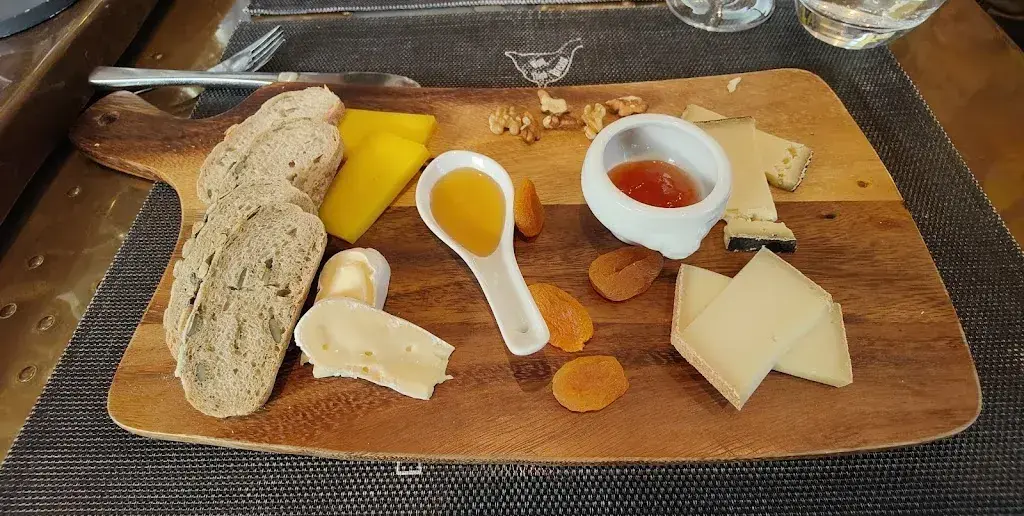 Katia Mayencourt_La Maison des Résistants - Bistrot - Cave - Traiteur - Brocante - Lieu de réception_Chamoson_review