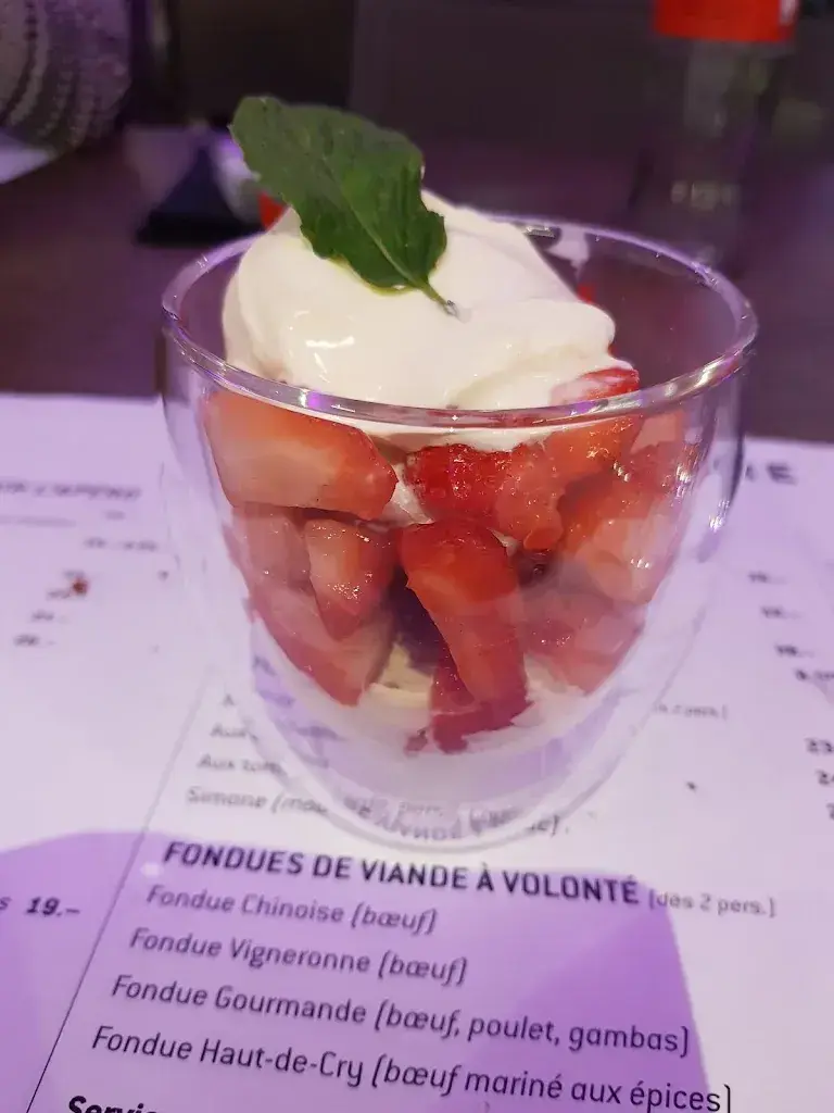 Maria Amaral_Café Le Centre, Maria et Stéphane Giroud_Chamoson_review