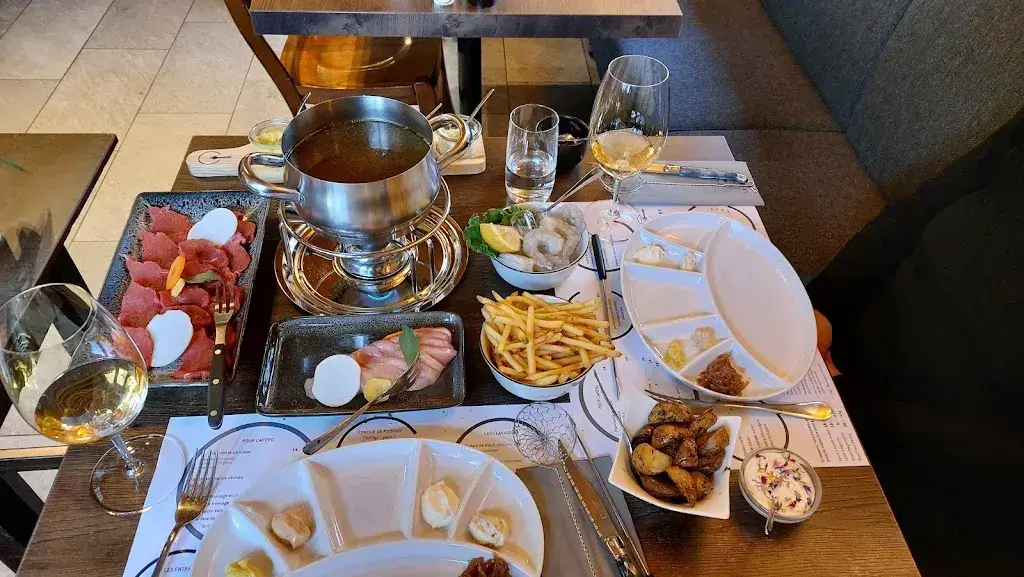 Daniel von Allmen_Café Le Centre, Maria et Stéphane Giroud_Chamoson_review