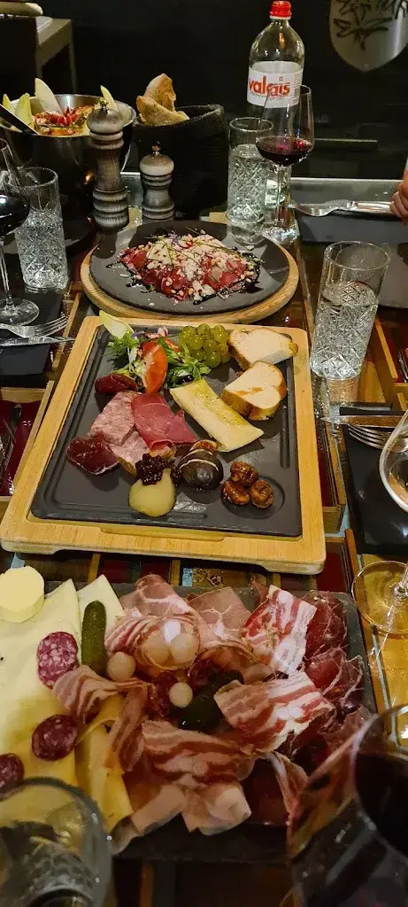 Kate Bela_La Cabane_Haute-Nendaz_review