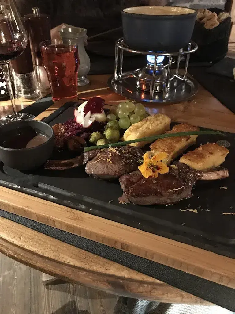 Themis Nastos_La Cabane_Haute-Nendaz_review