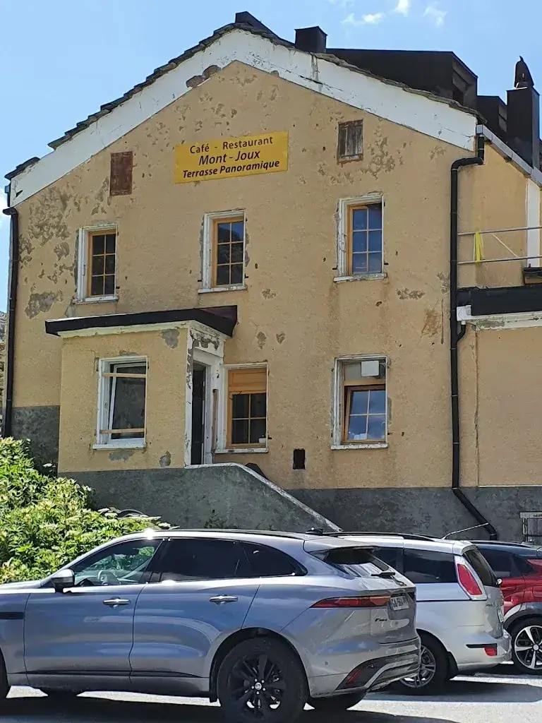 Geert Roosen_Café restaurant bazar hôtel Mont Joux, Sylvie Valdenaire_Bourg-Saint-Pierre_recensione