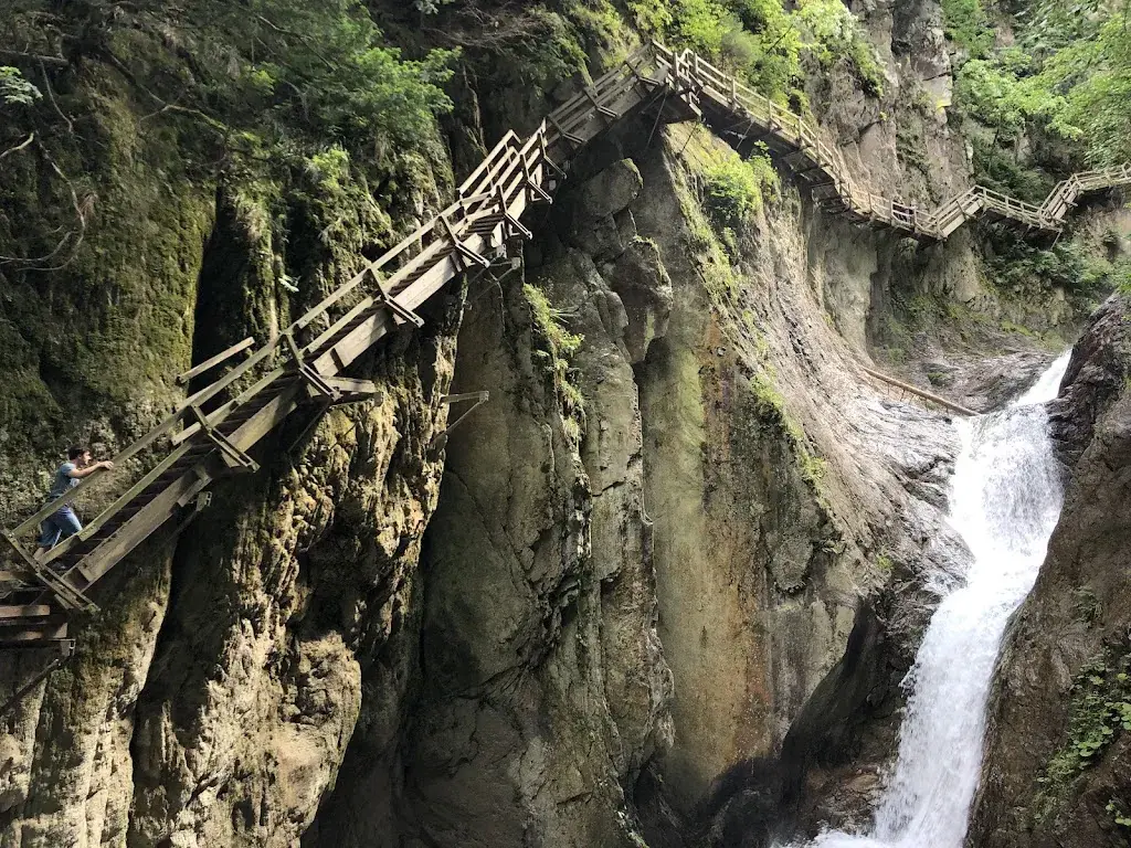 Marcel Molendijk_Restaurant Les Gorges du Durnand_Bovernier_avis