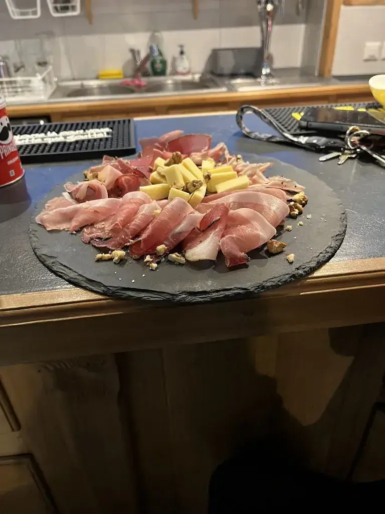 Fatima Mahran_Valhalla pizza bar - Orsières_Orsières_avis