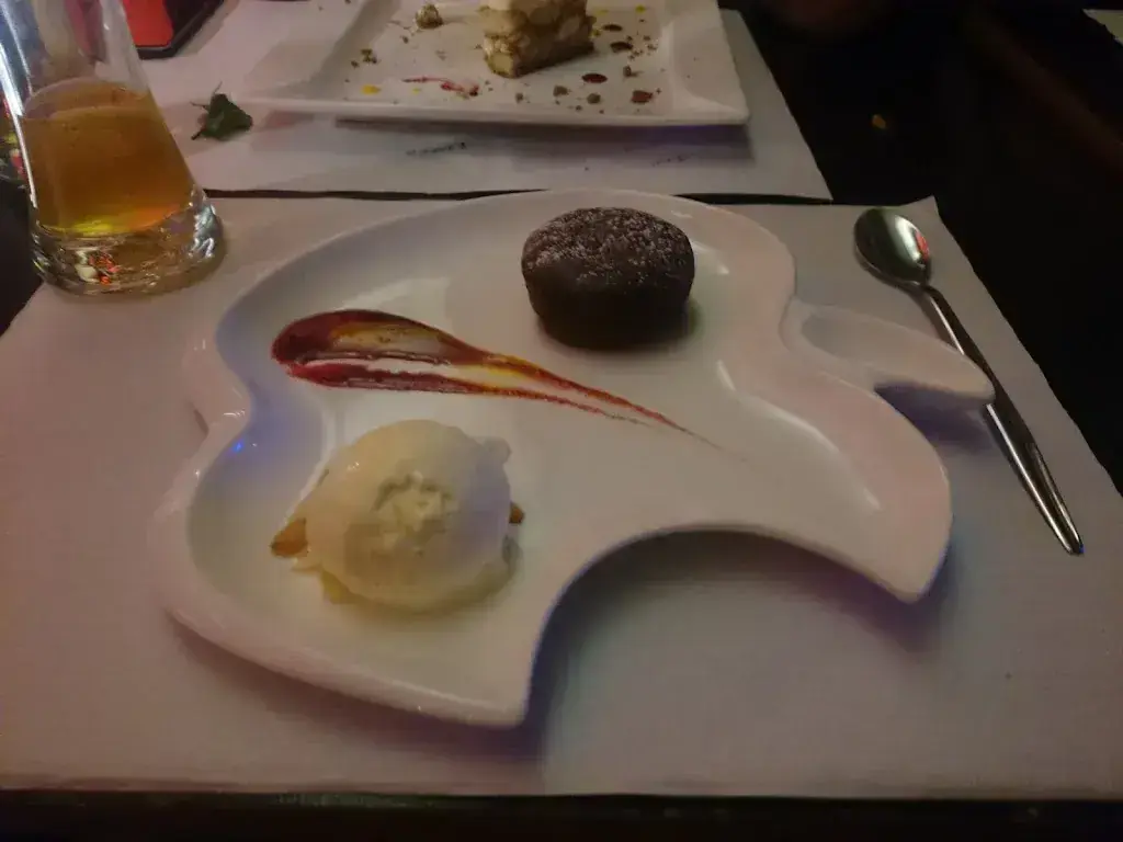 Anna V._Diff | Sociobar · Bistro · Scène_Lausanne_avis