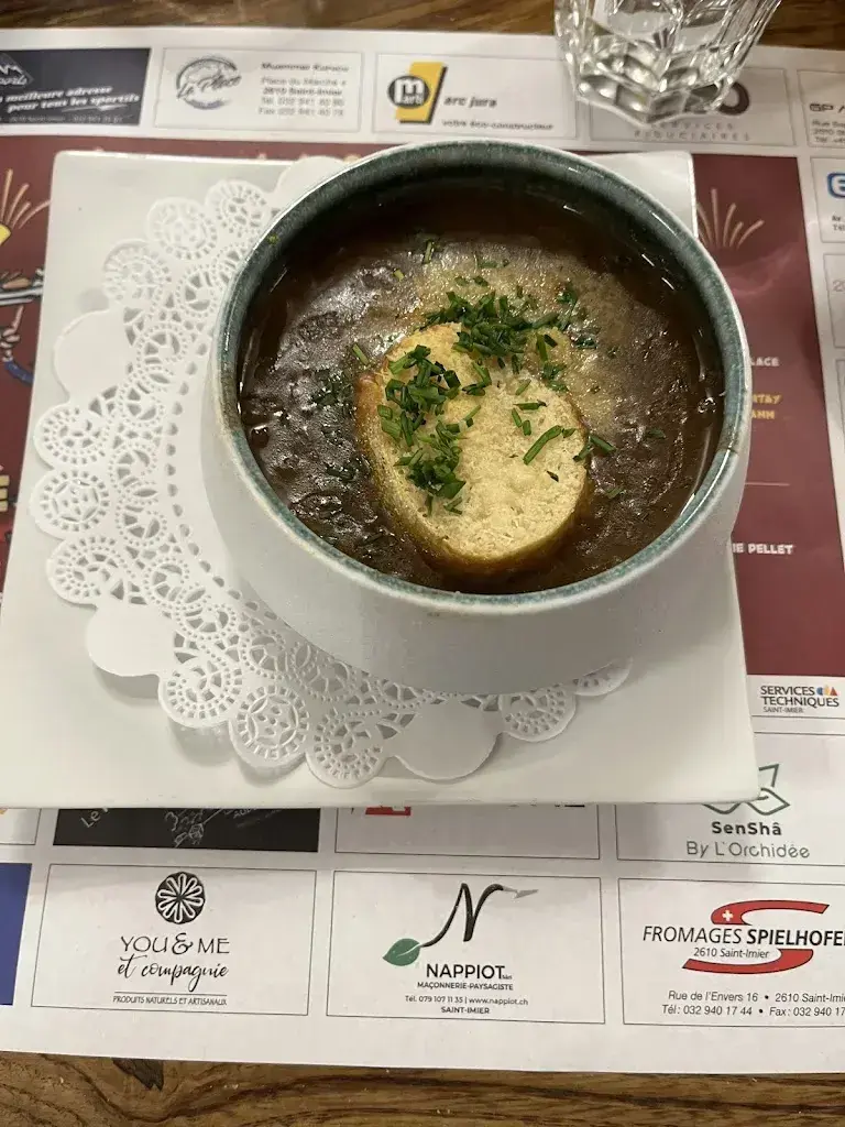 Simon Round_Brasserie de la Place Kurucu Muammer_Saint-Imier_avis