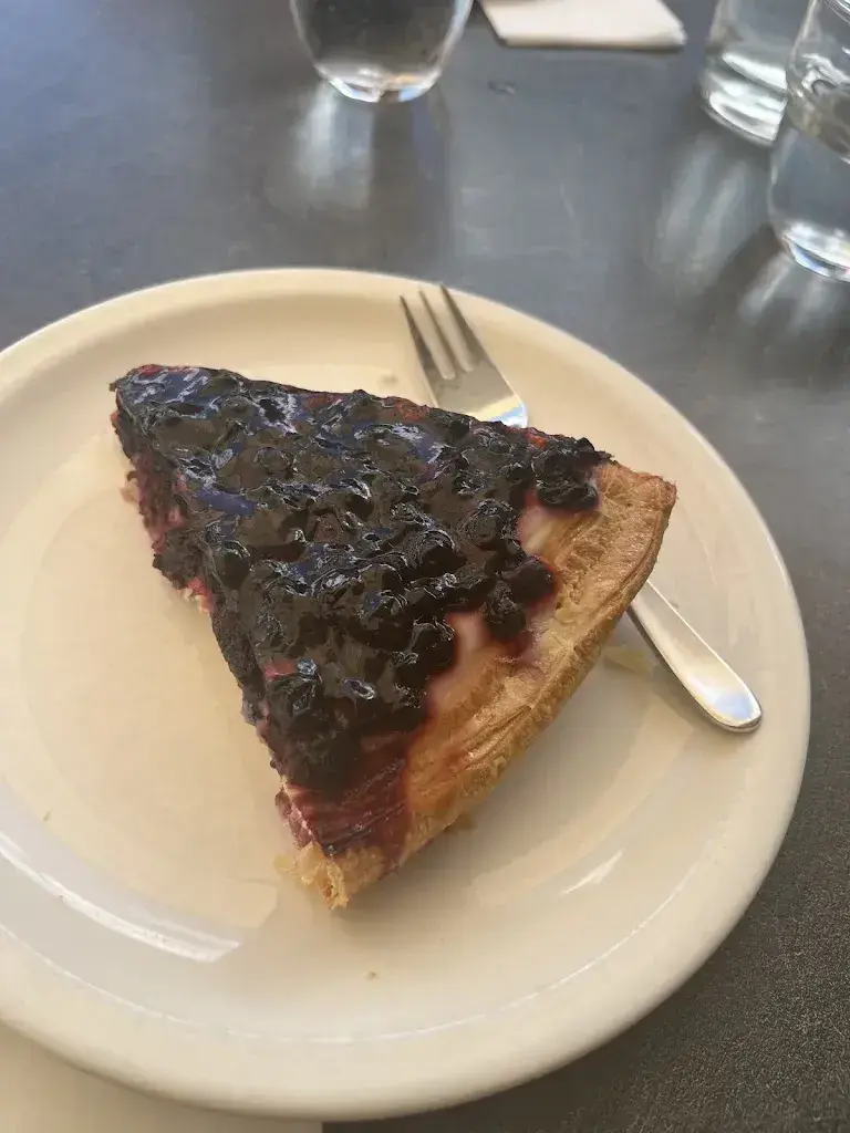 Tereza Andrijko_Boulangerie - Tea-Room - Gentiana_Champex-Lac_review