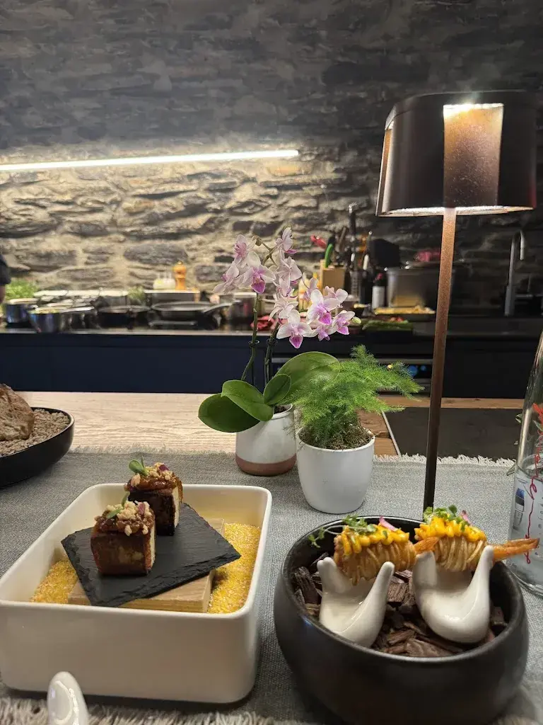 Alejandra Vega_A Table by Jérémie Voutaz_Etiez_review