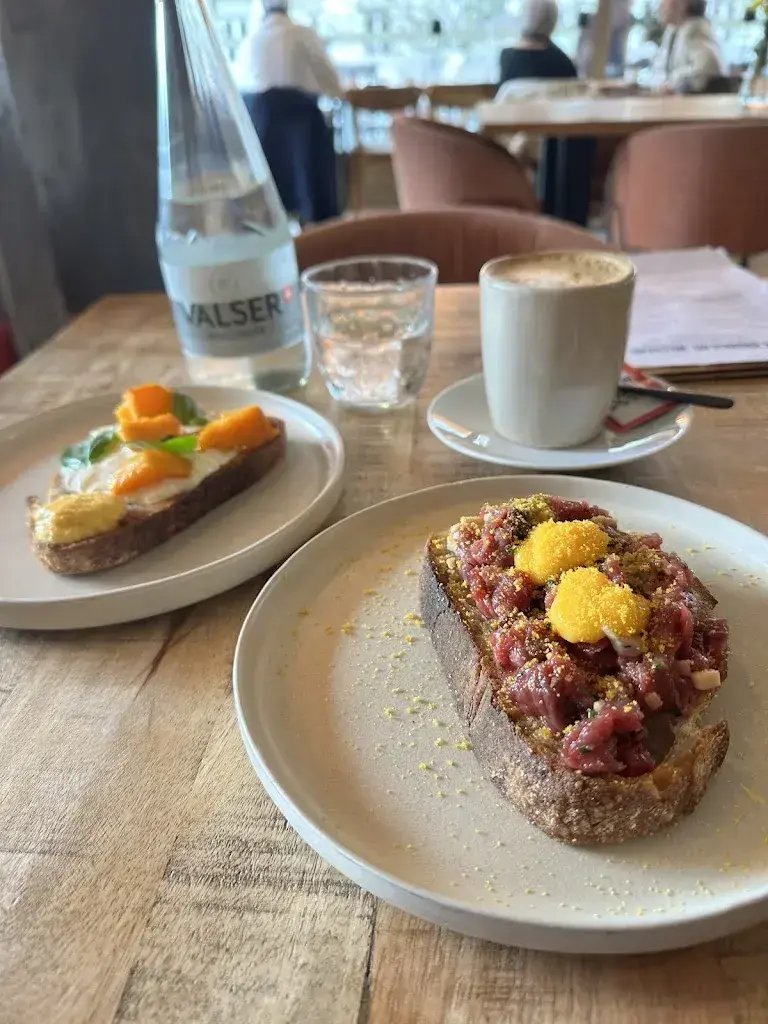 Andreas Schwyn_Hungry Bear | Kitchen + Coffee_Lausanne_review