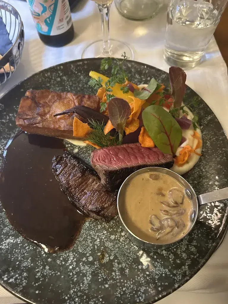 Alena Nikulina_La Bavaria_Lausanne_review