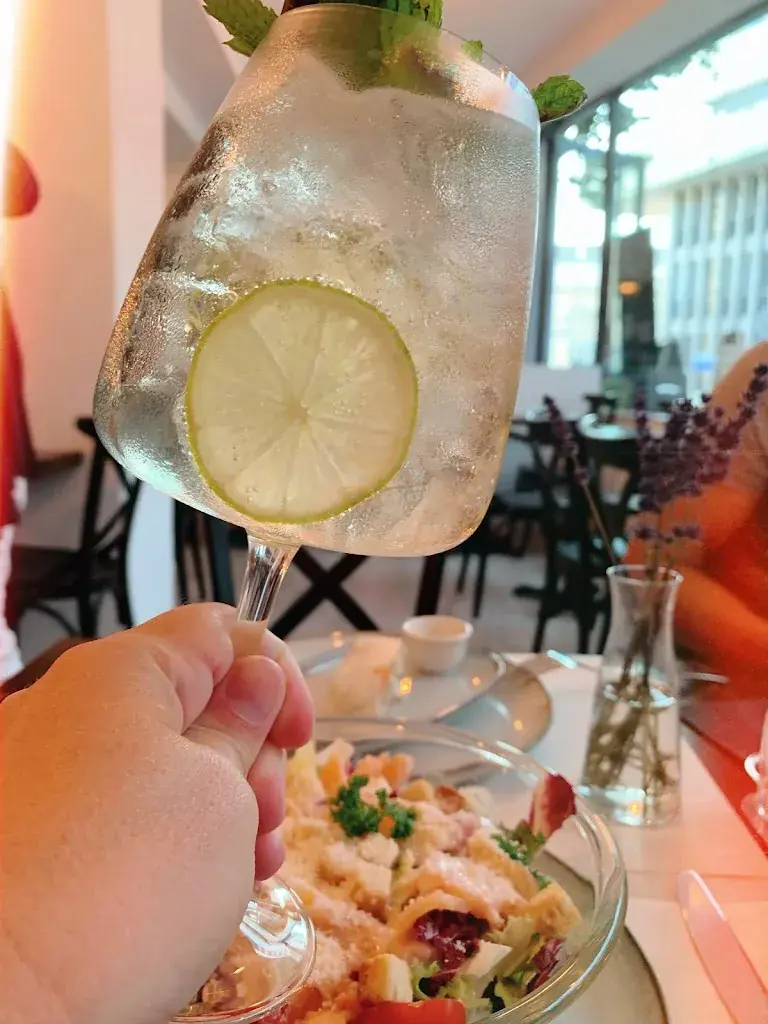 Irina Tron_Le Sémaphore_Lausanne_review