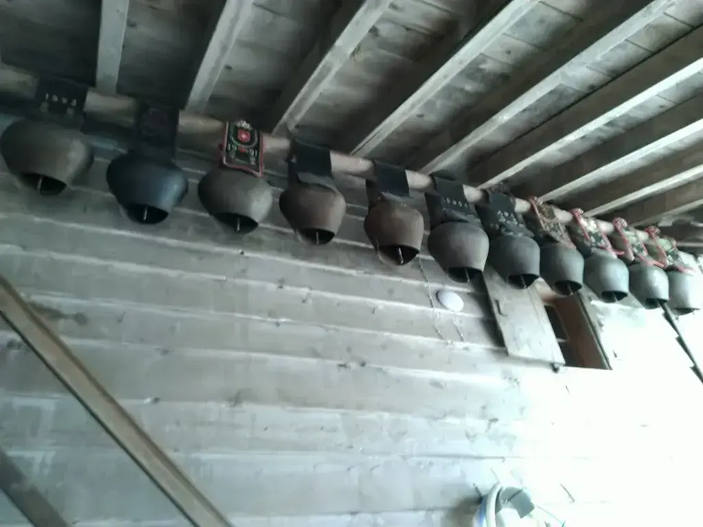 Iris van der Straten_Métairie Pierrefeu_Cortébert_recensione