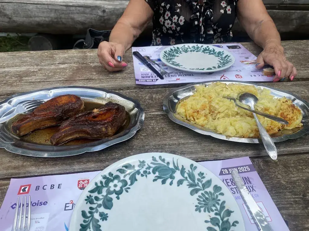 Laure Haldimann_Métairie Pierrefeu_Cortébert_recensione