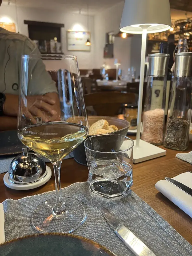 Desislava Ratchova_Vieux-Lausanne Restaurant & Giraf Bar_Lausanne_review