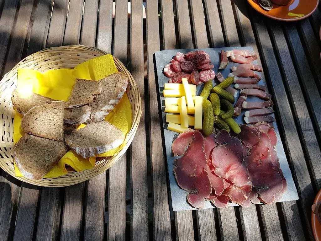 Twingi Stubji restaurant à Binn