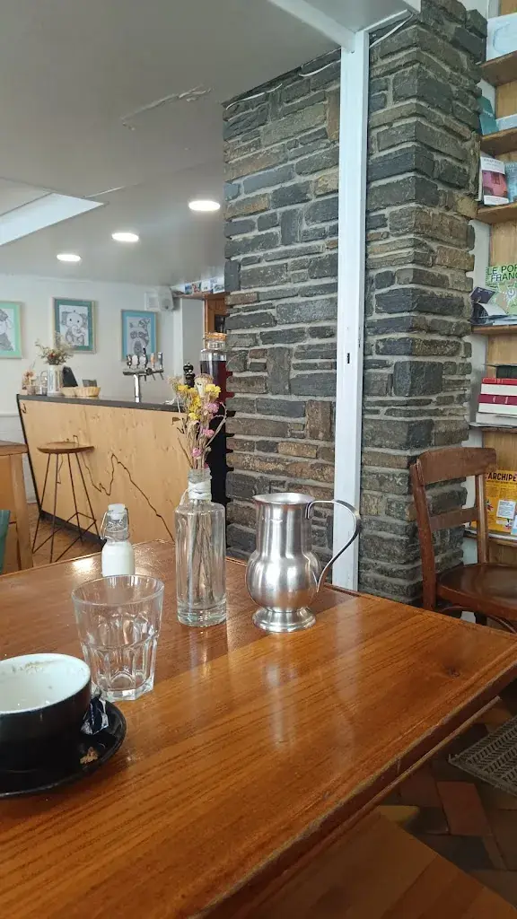 Kat M_Café des Châteaux_Sion_recensione