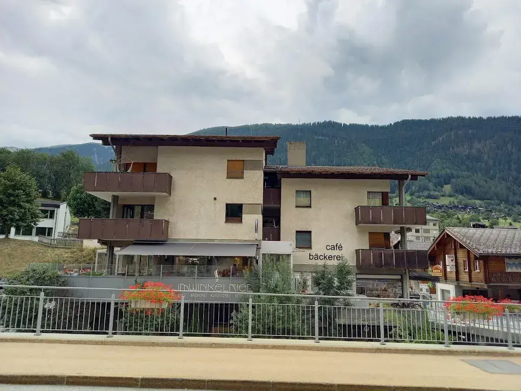 Hans van Gemerden_Café-Bäckerei Zurgilgen AG_Fiesch_review