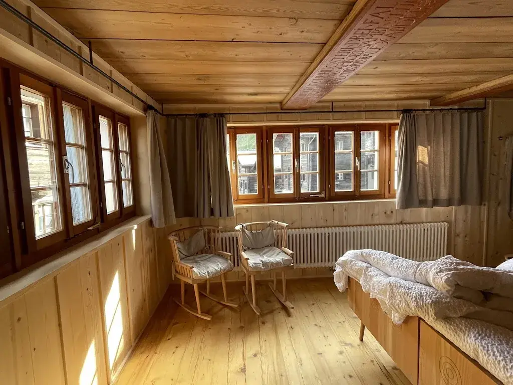 Tony Dickson_POORT A POORT Dorfhotel_Grengiols_recensione