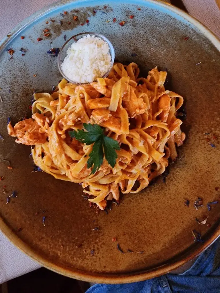 Wipawee Parsannet_Restaurant Ambassador_Bellwald_recensione