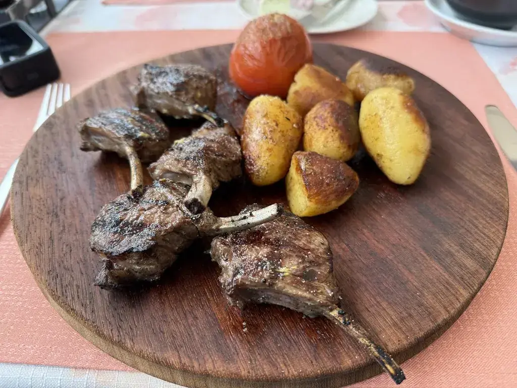 Ake C.W._Restaurant Baschi_Geschinen_review