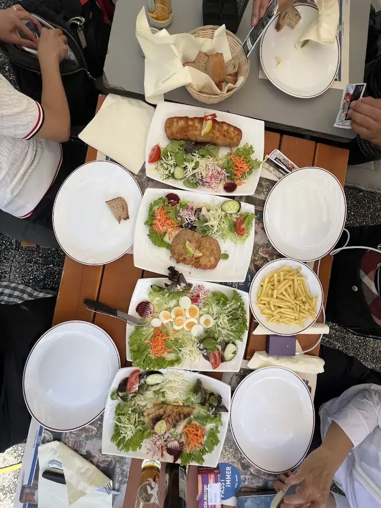 MK Lee_Bahnhof_Lax_review