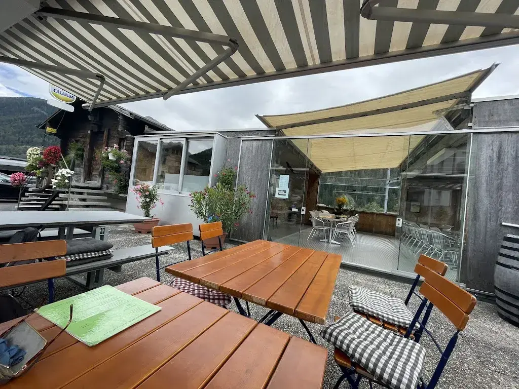 Clemens Huijding_Bahnhof_Lax_review