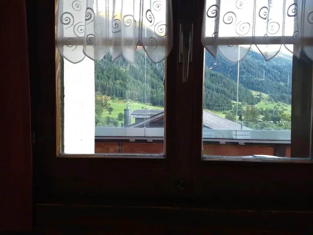 Juan José Salguero Pizarro_Hotel Weisshorn_Ritzingen_avis