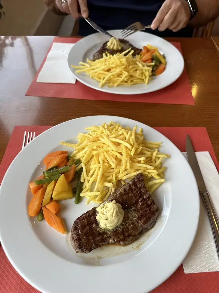 Marcel Offermanns_St-Léonard_Fribourg_review