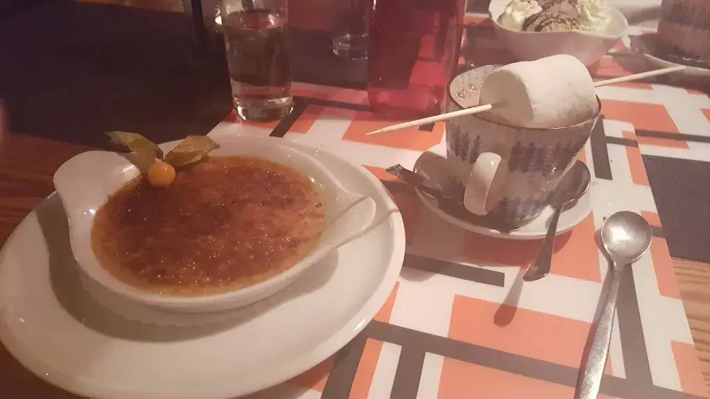 Anna Heywood_The Burger Terrasse_Anzère_review